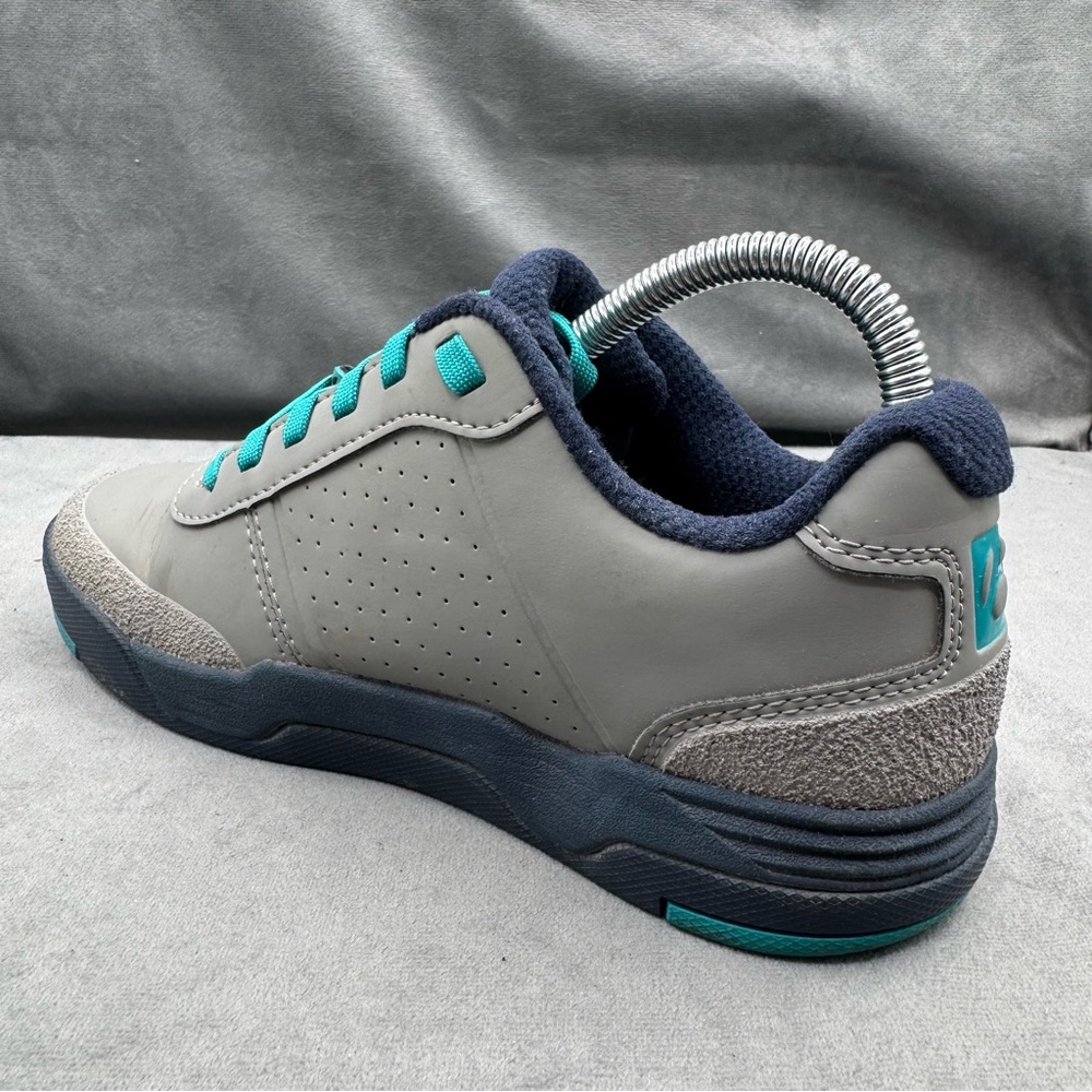 Bontrager Flatline Women’s Size 7.5 MTB Shoes Gravel Teal Vibram Sole - Picture 3 of 14